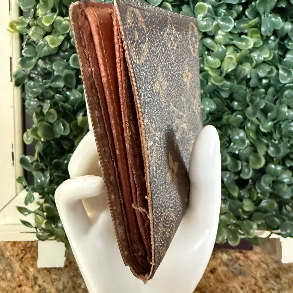 Authentic Louis Vuitton monogram men’s bifold wallet - Picture 2 of 11